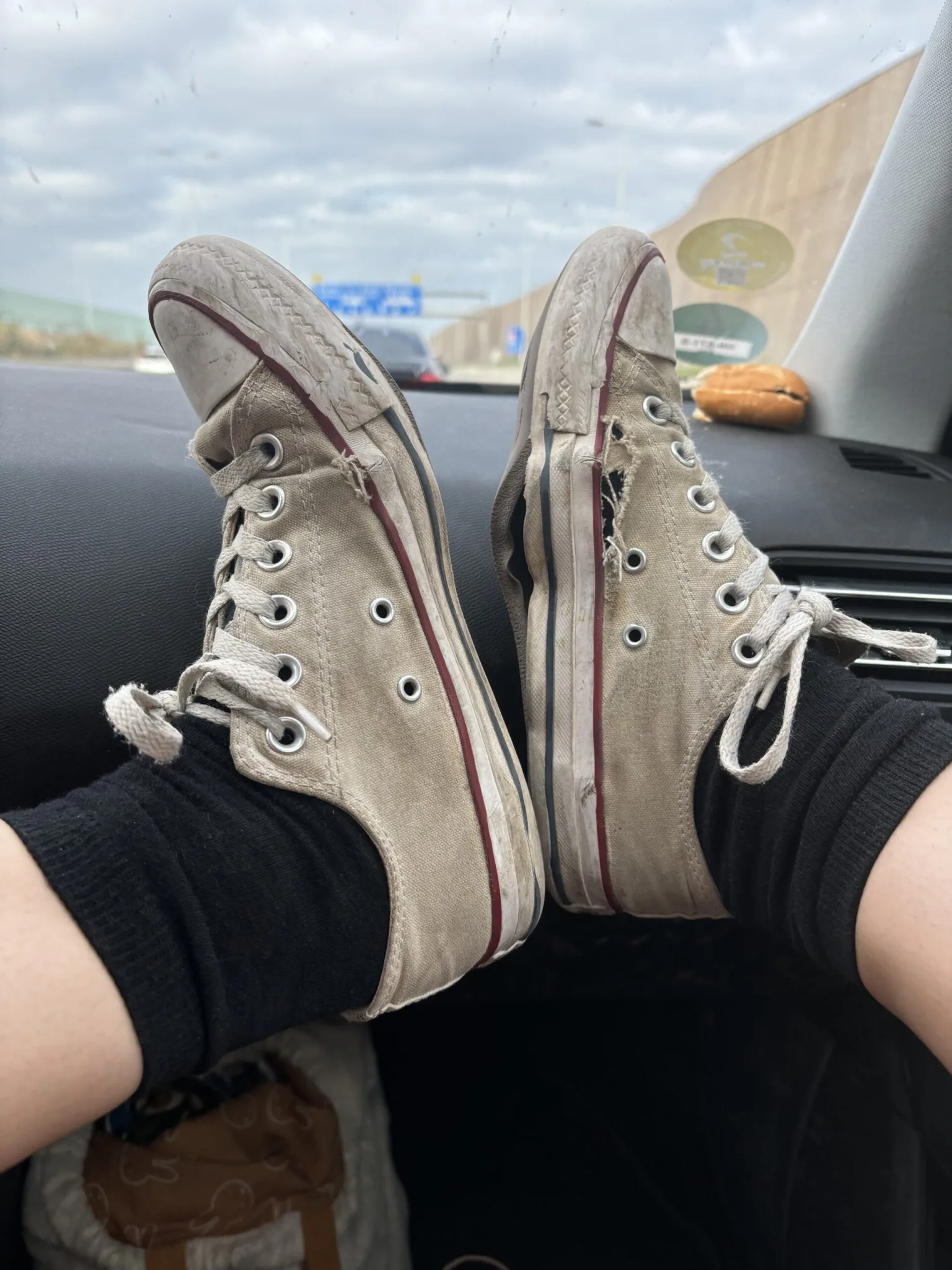 De schoenen zijn aan vervanging toe na deze vakantie